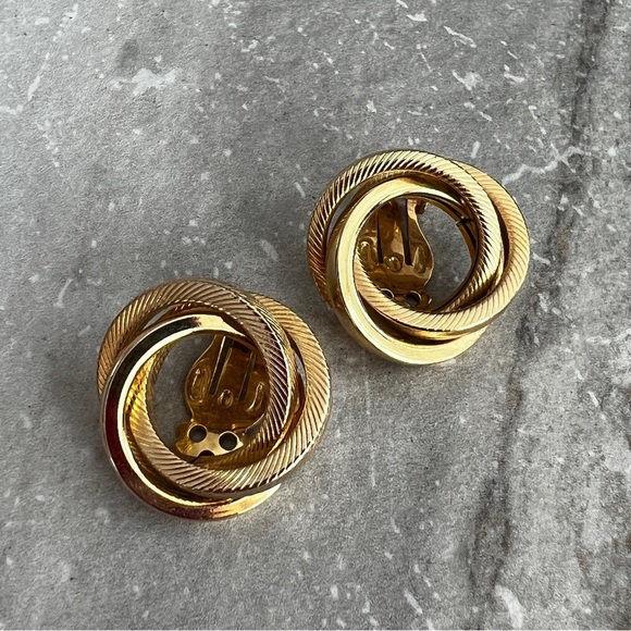 VINTAGE 1950s Gold Tone CircularClio Earrings by JUDY LEE - Picture 3 of 12
